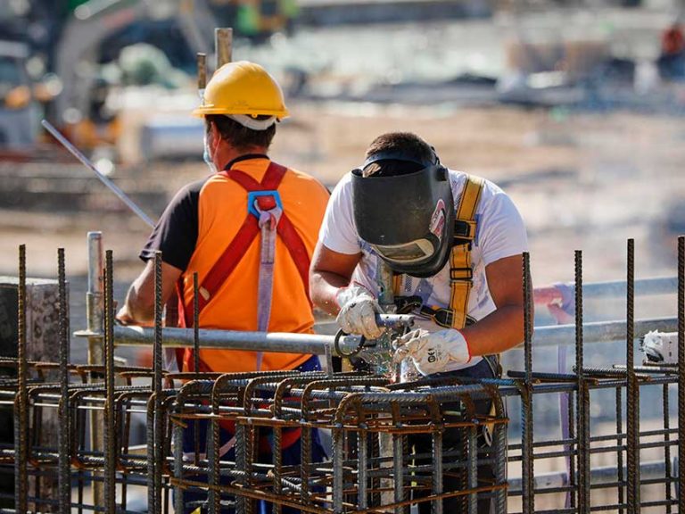 La subida del SMI para 2026 queda ligada a la revisión de la Ley de desindexación