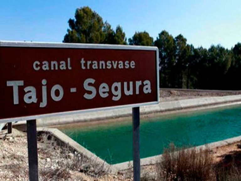 Regantes y López Miras critican la decisión política de subir el caudal ecológico y restar 70 hm3 al levante