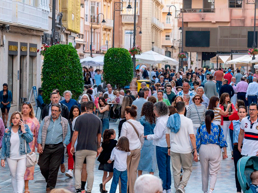 Viandantes en las Puertas de Murcia