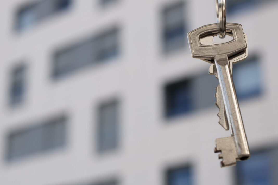 hand-holding-keys-outdoors-scaled-1
