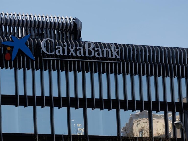 CaixaBank ejecuta el 20,97 % de su nuevo programa de recompra de acciones