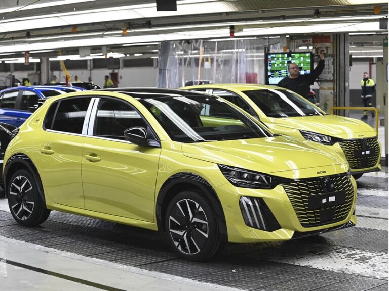 Bruselas suaviza el veto a los coches de combustión y alivia la industria automovilística europea