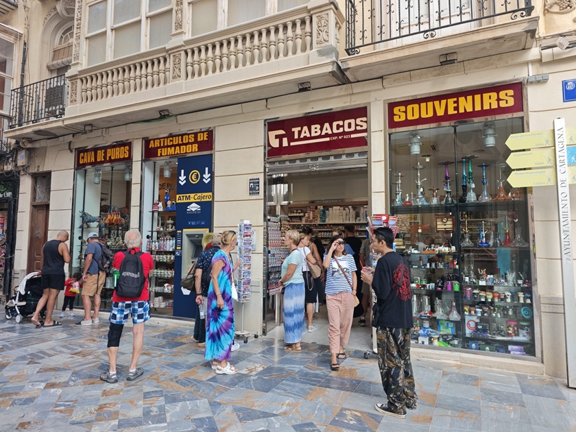 comercio local en la calle Mayor de Cartagena