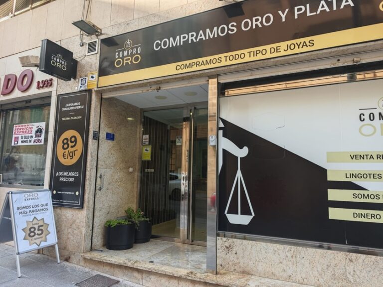 El oro logra un nuevo máximo histórico y supera la barrera de los 4.400 dólares por onza