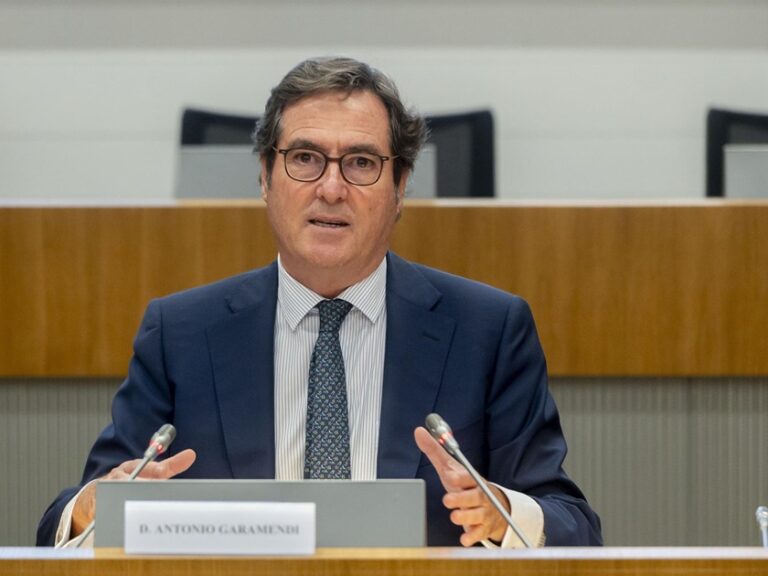 Garamendi (CEOE) prevé que en 2025 se superen los 32.000 M€ en costes por absentismo