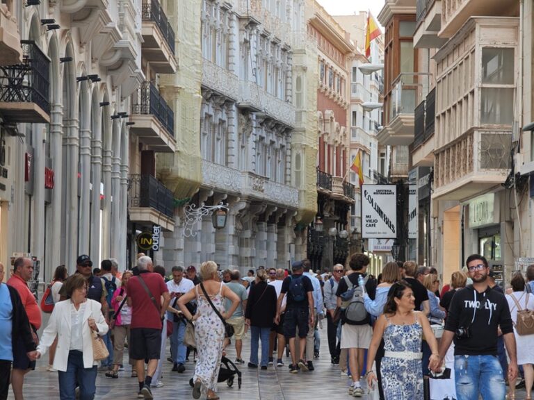 Más de 900 personas han salido del paro en Cartagena este año