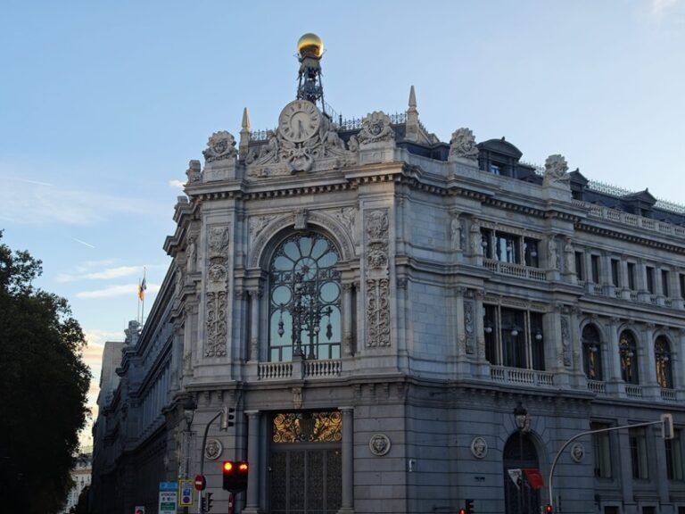 La morosidad de la banca española cae al 2,84% en octubre, su tasa más baja en 17 años