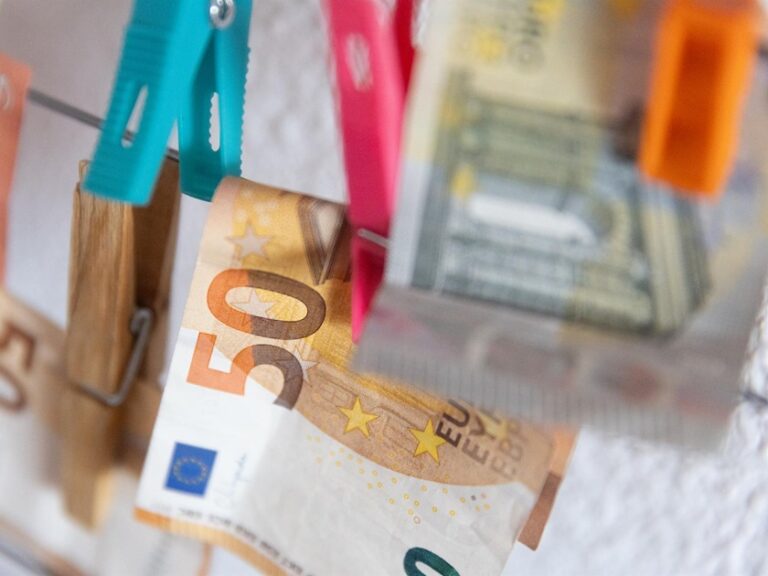 Las tarifas de telecos, la electricidad y los sellos, principales subidas en 2026