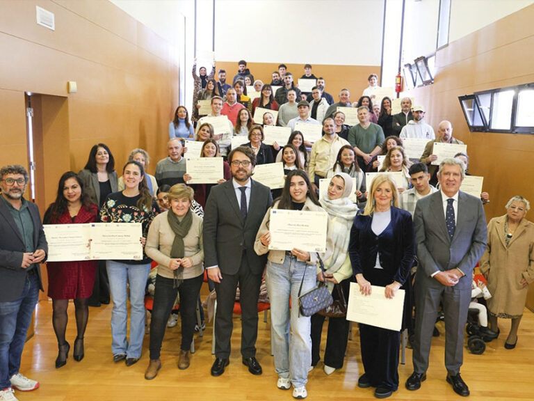 Cartagena forma a 47 emprendedores en ciberseguridad y modernización comercial