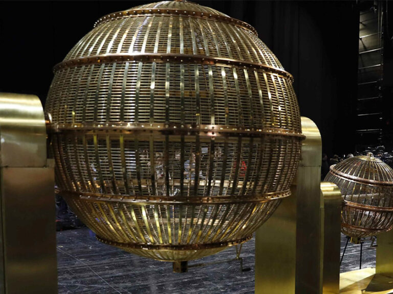 El segundo premio del Sorteo de Lotería de Navidad, el 70.048, pasa de largo en la Región