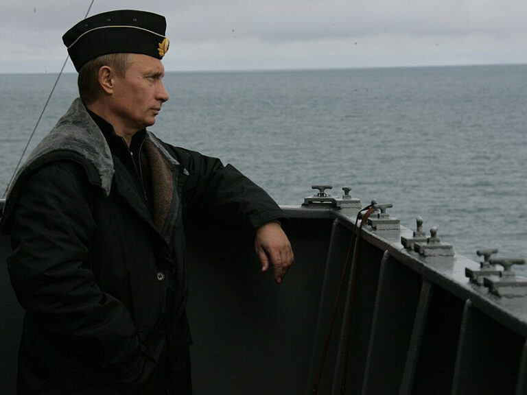 Putin abrirá la cartera de los rusos para financiar guerra al no cuadrarle las cuentas en 2025