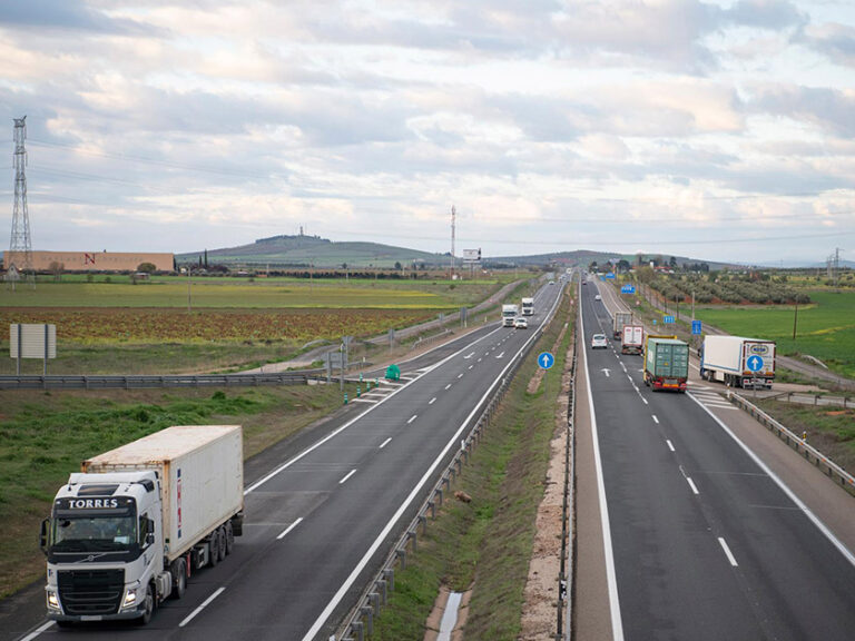 Los usuarios de las autopistas de peaje estatales ahorran 155 M€ en 2025 gracias a las bonificaciones