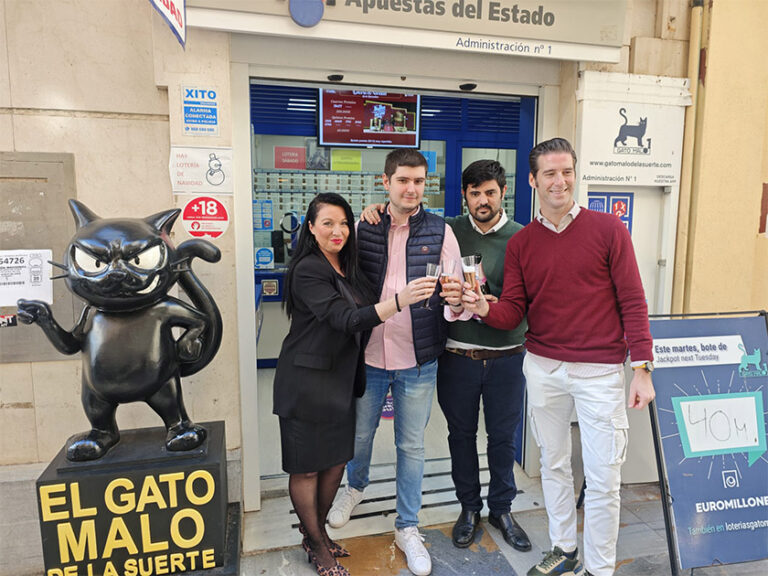 El ‘Gato Malo’ de la calle Mayor reparte 150.000 euros del tercer premio de la lotería de Navidad