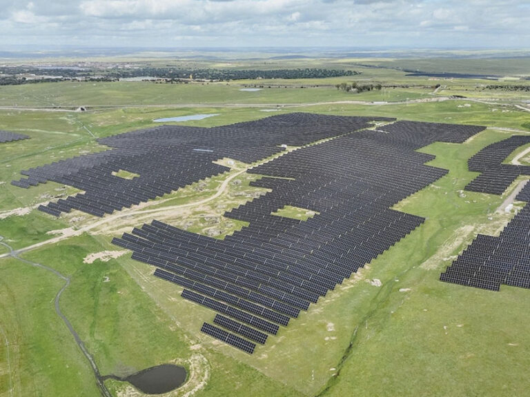 Bruc refinancia 474 M€ para activos solares y megavatios en almacenamiento