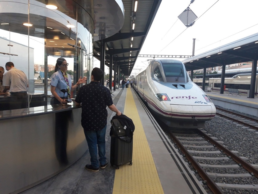 Economía.- Los sindicatos en Renfe convocan 5 minutos de silencio mañana a las 12.00 en solidaridad con sus compañeros