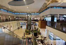 Los centros comerciales ganan peso como refugio climático: la afluencia aumentó un 6,6% en agosto